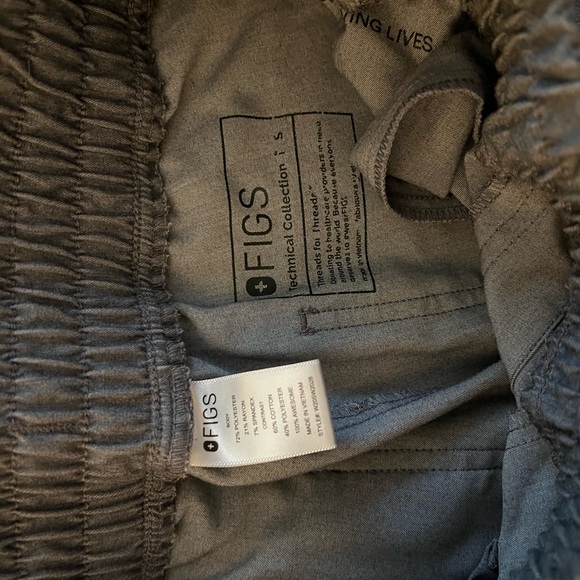 Figs Graphite Scrub Set - Picture 3 of 4